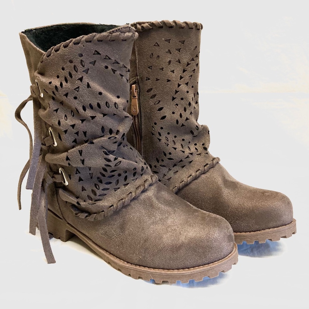 NWOT Laser Cut Tasselled Booties